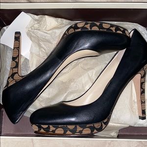 Coach Pumps